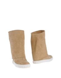 Полусапоги и высокие ботинки Casadei
