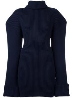 трикотажное платье с объемными плечами Jacquemus