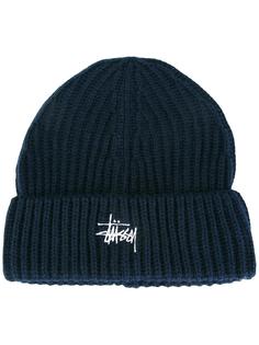 шапка с вышитым логотипом Stussy