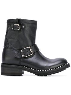 'Truth Destroyer' boots Ash