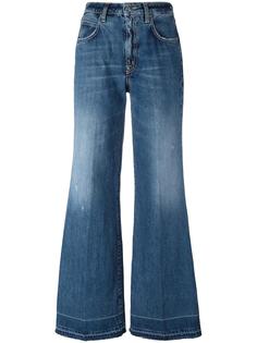 wide-legged jeans +People