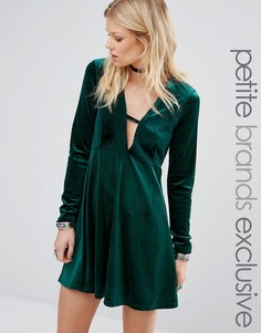 Glamorous Petite Long Sleeve Crinkle Velvet Skater Dress With Plunge Neck Detail - Зеленый