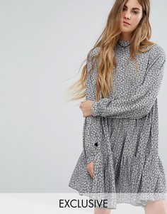 Платье с присборенной юбкой и цветочным принтом Reclaimed Vintage - Мульти