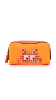 Сумочка Space Invader с надписью «Girlie Stuff» Anya Hindmarch