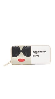 Большой кошелек Stace в виде таблетки с надписью «Positivity» и изображением лица Alice + Olivia