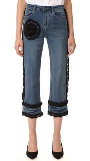 Укороченные джинсы со связанной крючком отделкой Michaela Buerger