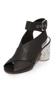 Сандалии с эффектом потертости. Maison Margiela