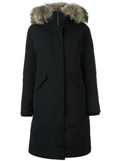 парка с капюшоном и меховой оторочкой Woolrich