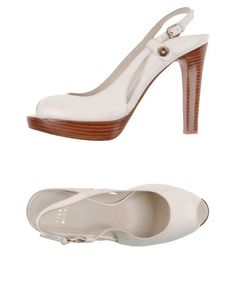Сандалии Stuart Weitzman