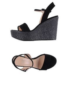 Сандалии Stuart Weitzman