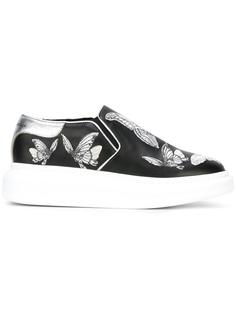кеды с выступающей подошвой и вышивкой мотыльков Alexander McQueen