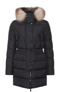 Приталенный стеганый пуховик с меховой отделкой Moncler