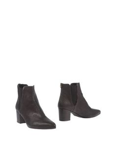 Полусапоги и высокие ботинки Stuart Weitzman