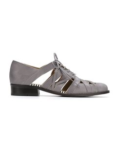 cut out details oxford Manolita