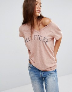 Футболка с V‑образным вырезом и логотипом Hilfiger Denim - Розовый