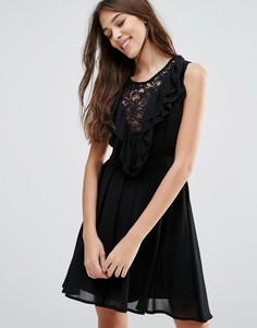 Кружевное приталенное платье с оборками Wal G - Черный