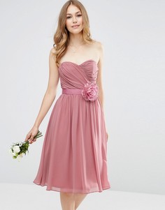 Шифоновое платье‑бандо миди со съемным украшением ASOS WEDDING - Розовый