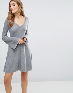 Однотонное трикотажное платье из мериносовой шерсти BCBG MAXAZRIA - Серый