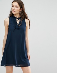 Платье без рукавов с завязкой у горловины QED London - Темно-синий