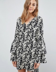 Boohoo Floral V Neck Frill Sleeve Dress - Мульти