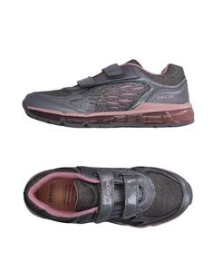 Низкие кеды и кроссовки Geox