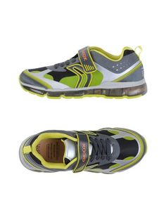 Низкие кеды и кроссовки Geox