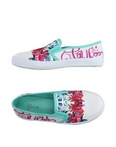 Низкие кеды и кроссовки Guess