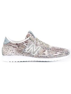 кроссовки со змеиным принтом New Balance