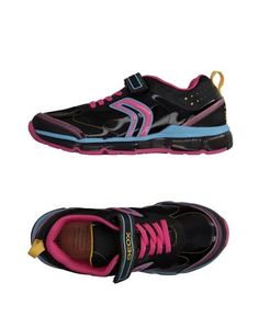 Низкие кеды и кроссовки Geox