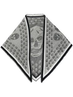 шарф с черепами Alexander McQueen