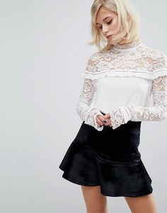 Топ с кружевом и высоким воротом Fashion Union - Белый