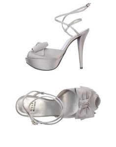 Сандалии Stuart Weitzman