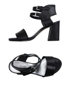 Сандалии Stuart Weitzman