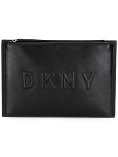 клатч с тисненым логотипом DKNY