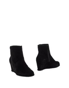 Полусапоги и высокие ботинки Stuart Weitzman