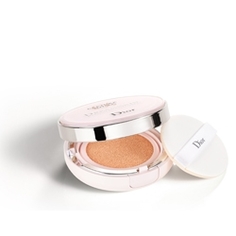 DIOR Универсальное омолаживающее и совершенствующее кожу средство Dreamskin Perfect Skin Cushion № 20