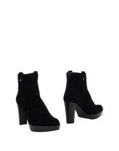 Полусапоги и высокие ботинки Stuart Weitzman