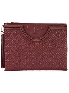 клатч с тисненым узором Tory Burch