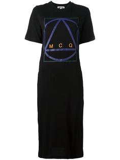 платье-футболка с принтом в виде знака McQ Alexander McQueen
