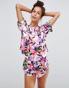Пижамный комплект из атласных футболки и шортов с принтом лилий ASOS - Мульти