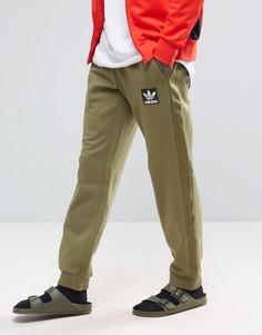 Зеленые брюки карго adidas Originals Brand Pack AY9303 - Зеленый