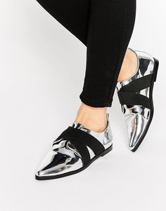 Остроносые туфли на плоской подошве ASOS MOTOR - Серебряный