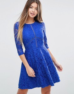 Кружевное короткое приталенное платье с отделкой лесенка ASOS - Синий