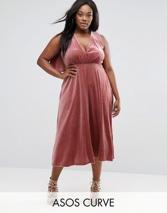 Бархатное платье миди с открытой спиной и отделкой металлик ASOS CURVE - Красный