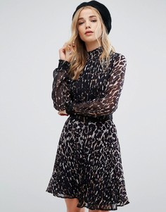 Плиссированное платье с высоким воротом и леопардовым принтом New Look - Черный