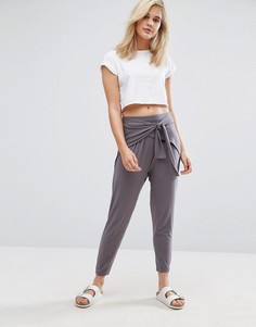 Брюки с заниженным шаговым швом и запахом спереди ASOS - Серый