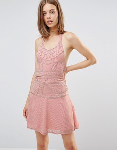 Платье с халтером и отделкой бисером Glamorous - Розовый