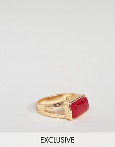 Золотистое кольцо-печатка с бордовым камнем DesignB - Золотой