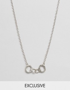 Ожерелье с подвеской в форме наручников Reclaimed Vintage - Серебряный