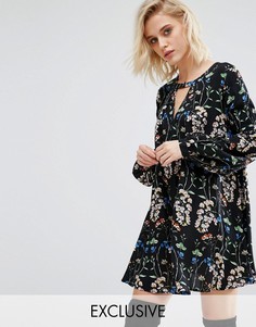 Свободное платье-трапеция с цветочным принтом и глубоким вырезом Boohoo - Мульти